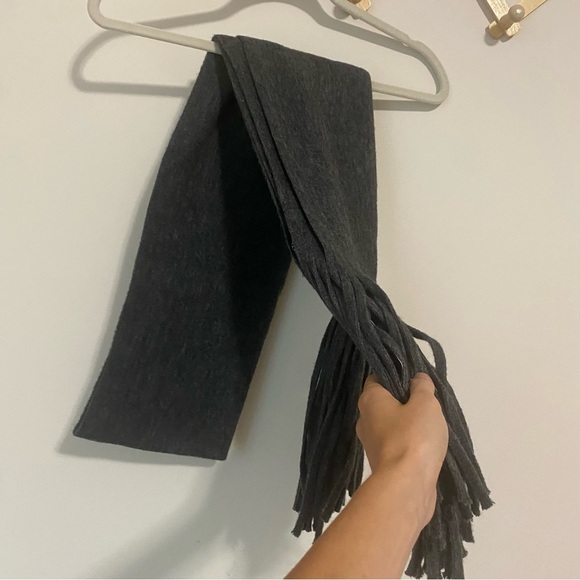 NWT Lucky Brand Gray Soft Scarf with Fringe/Tassel Ends - Picture 3 of 6